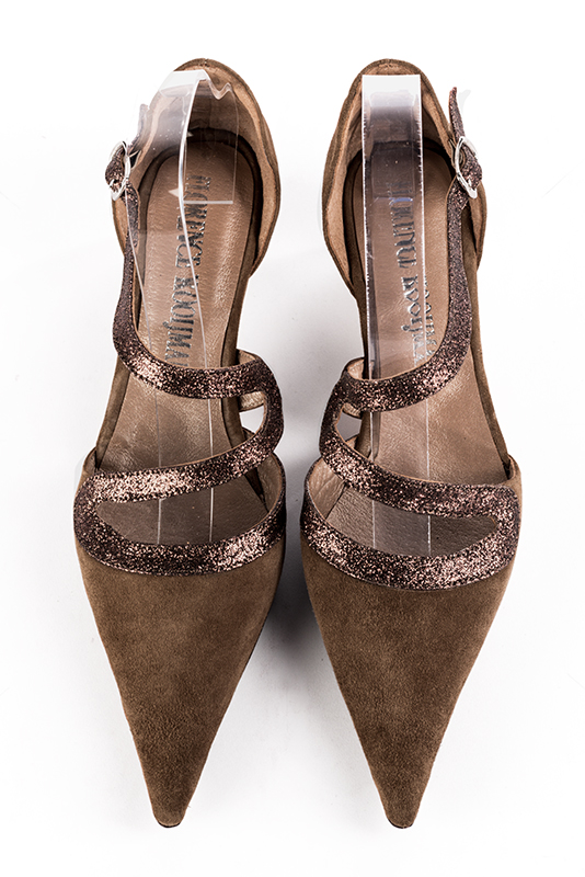 Chaussure cotes ouverts bride serpent marron chocolat. Bout pointu. Petit talon virgule